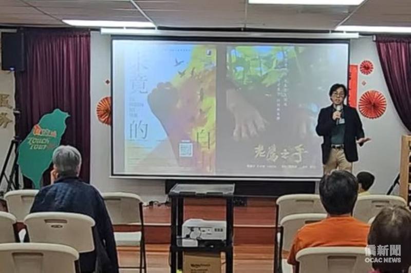 耕南書院執行長雷明漢歡迎觀影群衆。