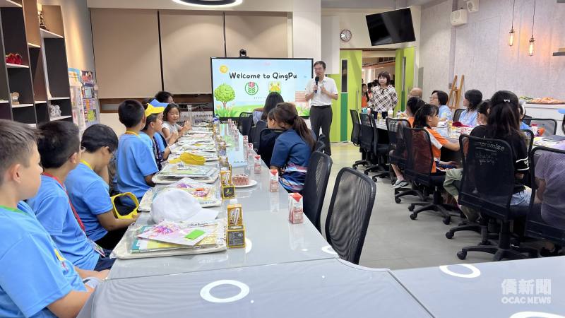 2024年慧景中文學校參訪青埔國小的時候受到時任李安邦校長熱忱歡迎