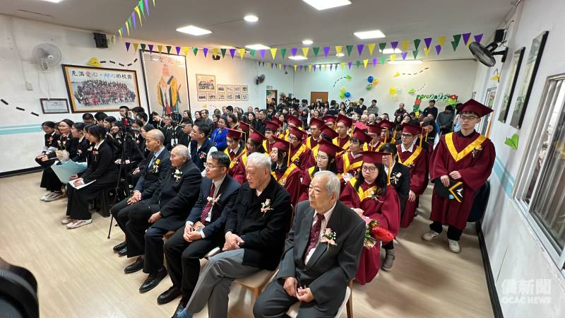畢業典禮現場滿滿學生人潮
