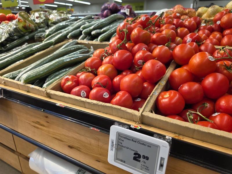加拿大食品雜貨價格不斷上漲，例如番茄2026年6月價格較2025年同期大漲32%。
