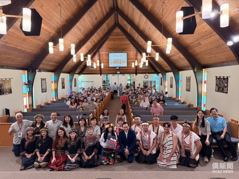 TIYA代表團、橙縣文教中心主任蕭蓓如（第二排左5）與橙縣長老教會合照