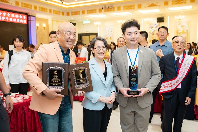 蕭美琴副總統22日下午前往桃園出席「2026年第六屆臺灣百大糕餅伴手禮頒獎典禮」
