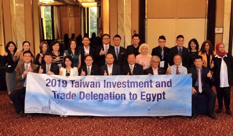 台灣非洲經貿協會現有200多家會員企業。圖為2019年，林原（後左7）與其他會員一同參加貿協貿訪團到埃及考察市場合影。 （林原提供）