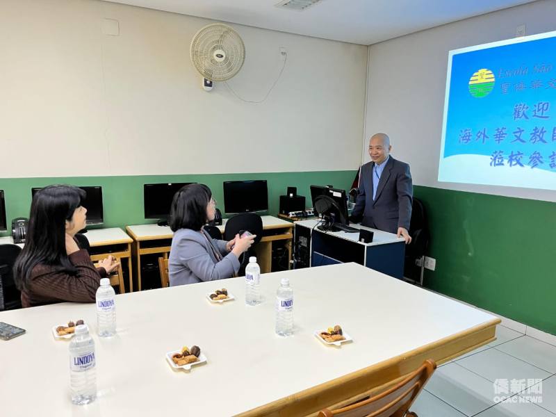 聖儒華文學校校長林志孟簡報學校歷史與發展現況