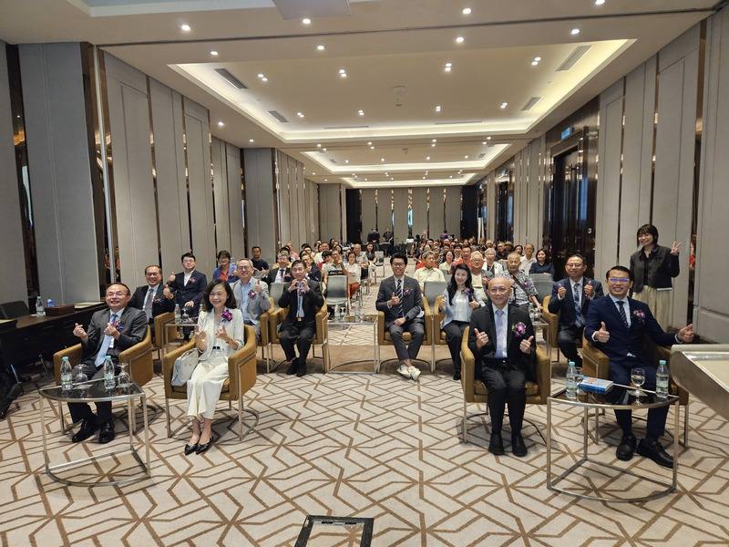 馬來西亞醫療生技協會25日攜手臺馬醫藥生態系中心、長庚醫療財團法人，在吉隆坡分享精準醫療、微菌治療、癌症治療及健康管理等領域的最新發展。