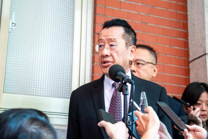 國防部長顧立雄於27日於立法院接受媒體聯訪。