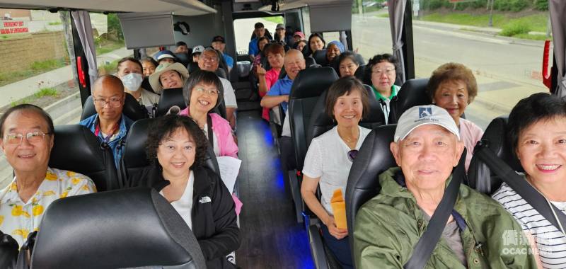 旅游團搭乘遊覽車前往蘇必略湖北岸的杜魯斯、帕利塞德角、泰特格斯州立公園、雙港礦石碼頭等著名景點