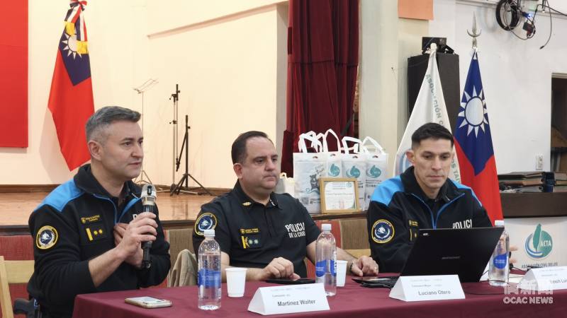 布宜諾斯艾利斯市警察總局科技應用處高級警監 Luciano Otero 率領警官 Walter Martínez 及 Luis Bosch，分享最新數位詐騙手法及防範技巧，提升僑胞數位安全意識。