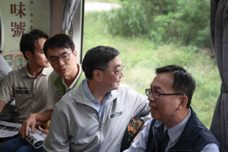 行政院長卓榮泰搭乘台鐵集集線區間列車