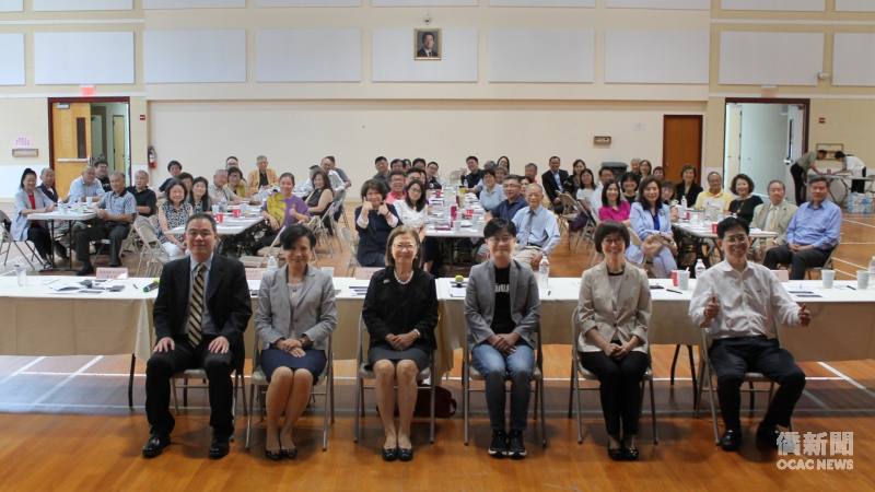 「115年華府地區僑務委員會議海外先期座談」團體照，前排左起依序為華府僑教中心主任黃正杰、僑務委員胡兌昀、黃美鳳、駐美國代表處公使楊懿珊、僑務委員白越珠、簡明子。