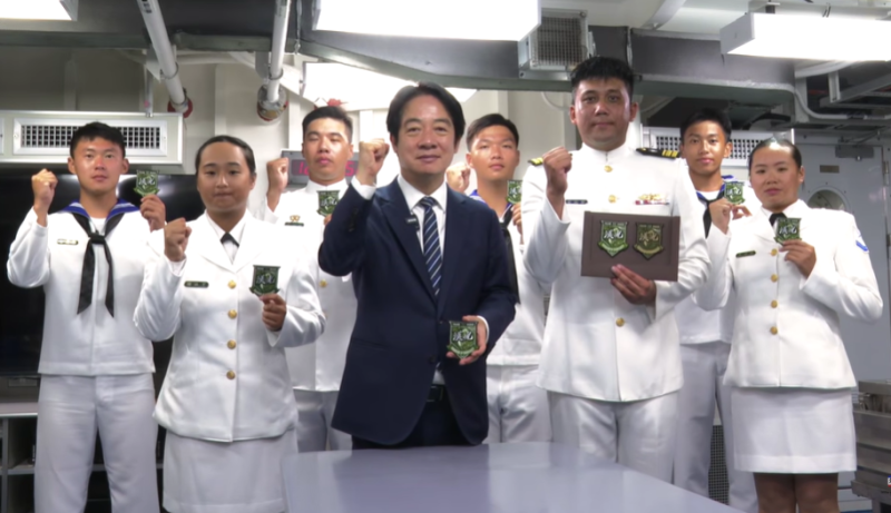 賴清德總統日前前往高雄出席「海軍丹江軍艦成軍典禮」，並於丹江軍艦上錄製「國軍精神戰力專案教育」勗勉影片，祝福丹江軍艦航行平安、任務順利，也預祝「漢光42號演習」圓滿成功，節目於今（28）日上午播出