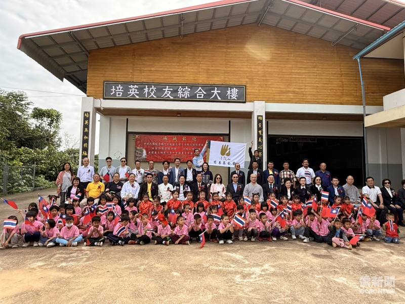 培英中學校舍落成合影