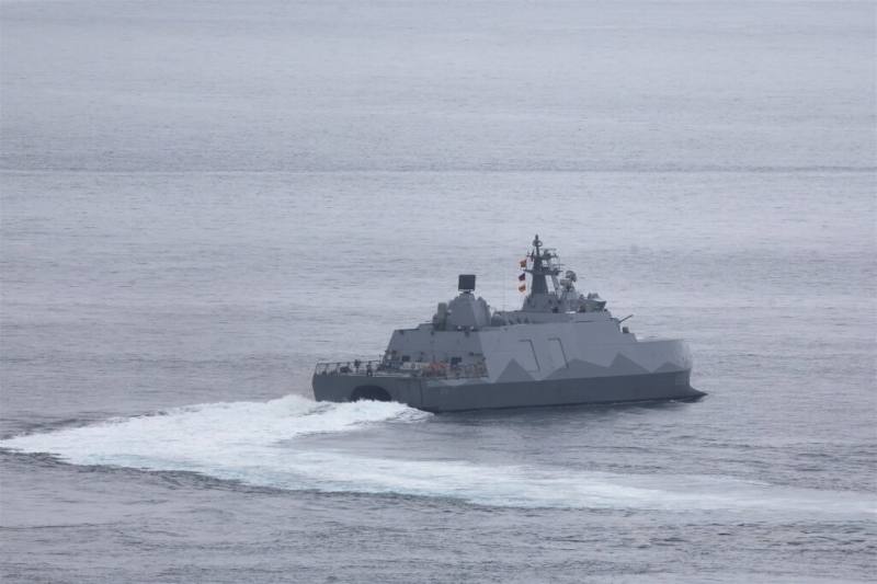 2025年「漢光41號演習」，海軍沱江級巡邏艦萬江艦（PGG-626）駛出基隆港朝北方海域航行，艦上海蜂眼雷達全程轉動運作。