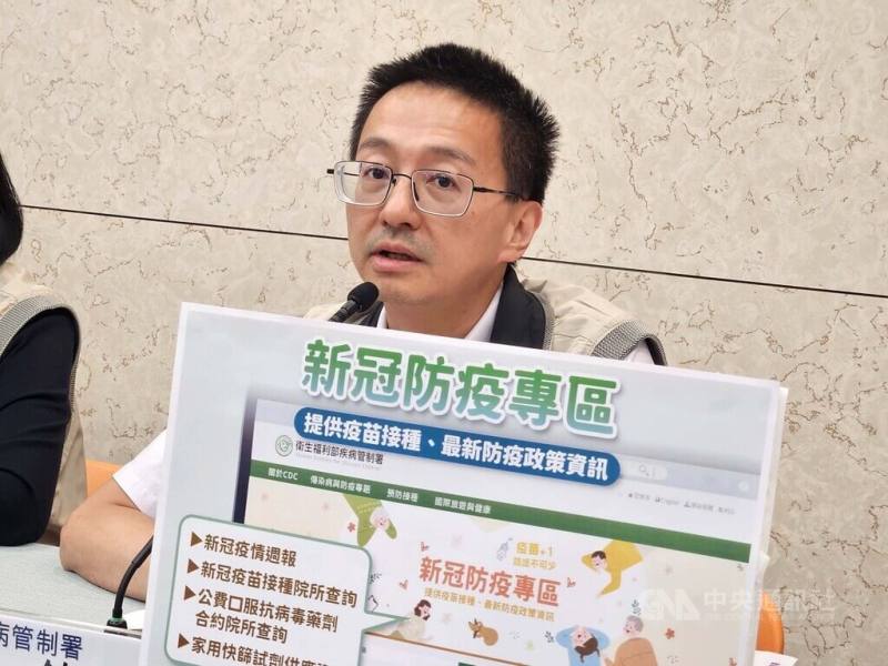 COVID-19上週門急診就診翻倍破萬，衛福部疾管署長羅一鈞（圖）28日表示，疫情高峰修正提前至8月初開始，預計9月才會下降。