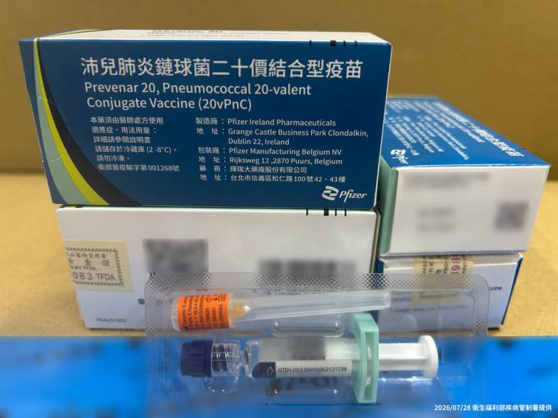 衛福部疾管署28日公布，自8月10日起，成人公費肺炎鏈球菌疫苗全面升級為20價或21價新型疫苗，接種1劑搞定。（疾管署提供）