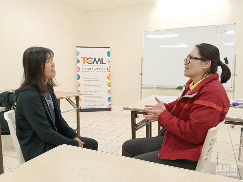 Linda Harris(左)分享華語學習心得及對臺灣生活的嚮往
