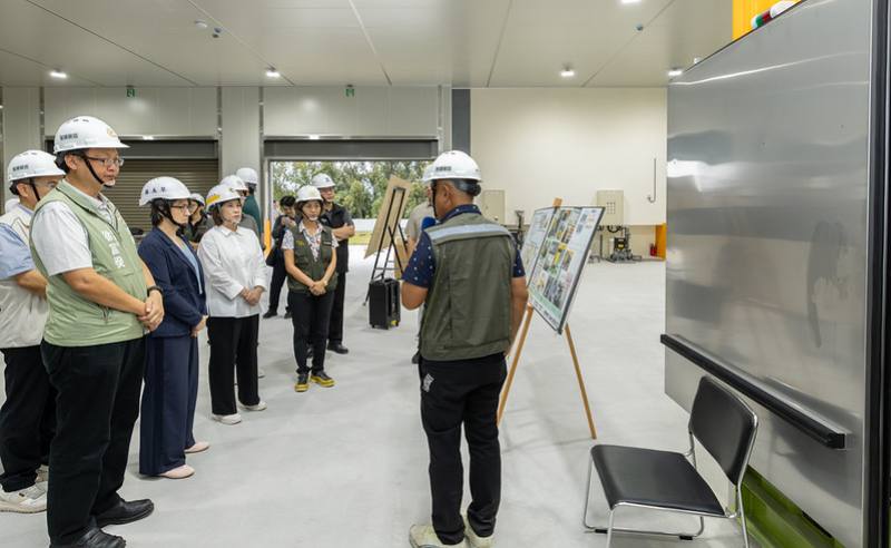 副總統聽取包裝廠計畫執行情形簡報