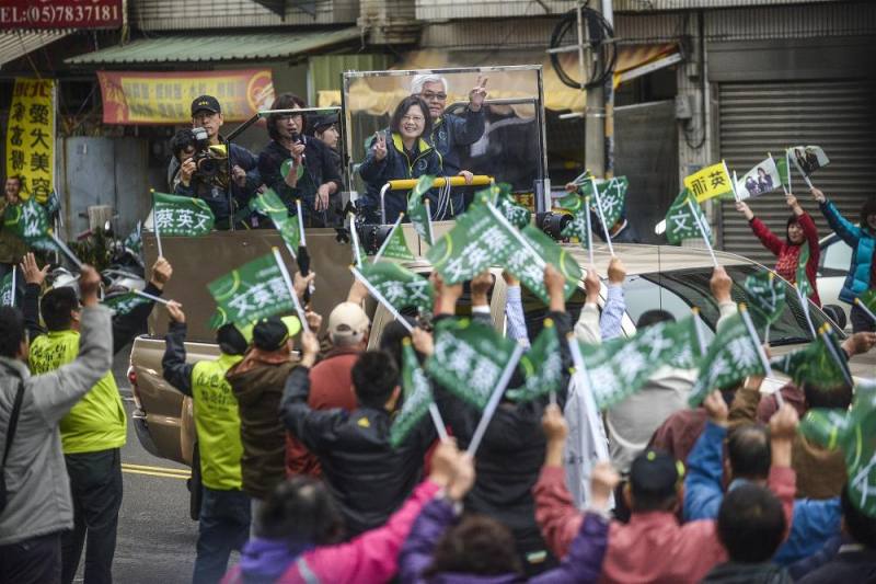 身在自由的土地，民眾可以熱情地表達對候選人的支持。In a country that sets great store by freedom, voters can express their passionate support for any candidate.