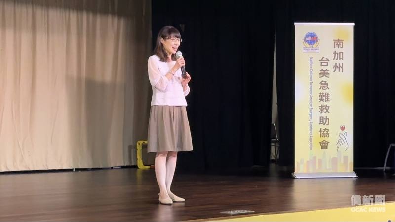 洛杉磯文教服務中心副主任劉玉玲致詞