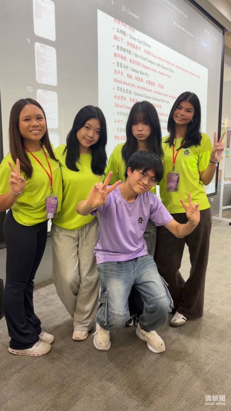 張壹鵑(右二)參與2026海外青年英語服務營。