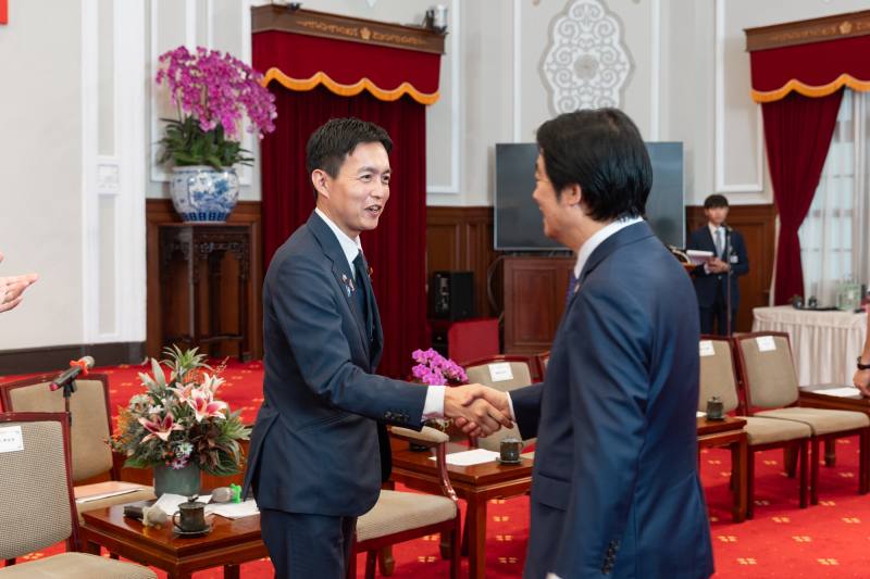 賴清德總統4日上午接見「日本自民黨青年局海外研修團」