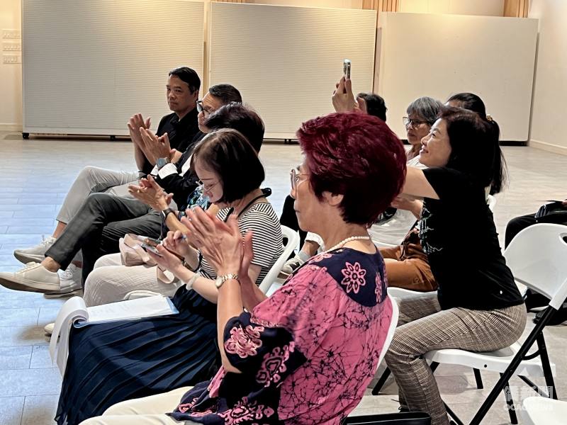 王怡如稱讚僑生具備多語化、在地化與國際化的優勢，且有勇敢與堅韌特質。