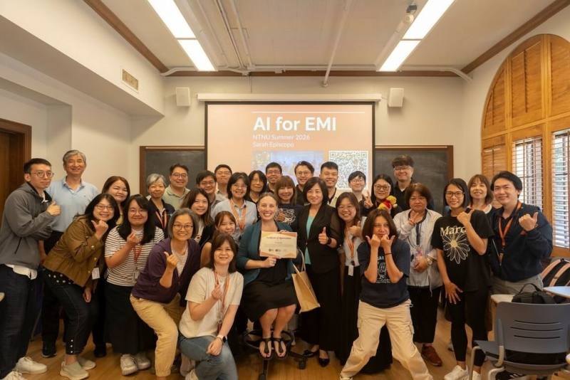 台灣師範大學EMI教學資源中心攜手美國德州大學奧斯汀分校辦理第3屆EMI教師移地培訓，28名大專教師赴美參與，並學習運用AI撰寫教案、發展教材、設計語言支援與課堂任務。（台師大提供）