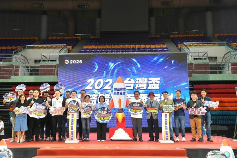 「2026台灣盃火箭競賽」直播活動及航太科普闖關體驗日前於屏東縣立體育館登場。（屏科大徐子圭教授提供）