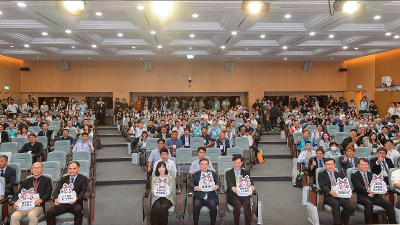 2026年8月5日行政院長卓榮泰出席2026馬路好行暨人本環境大專院校競賽頒獎典禮