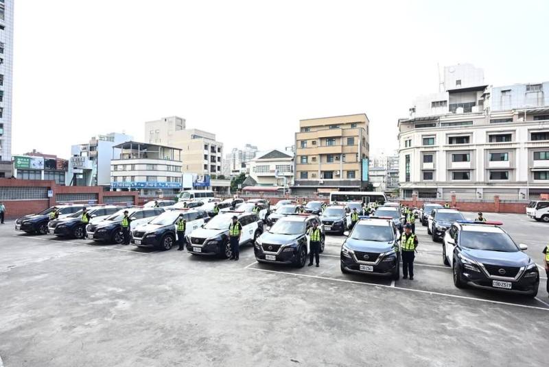 彰化縣警察局6日舉辦授車典禮，縣長王惠美校閱縣警局採購的警用巡邏車、偵防車及巡邏機車等82輛。（彰化縣府提供）
