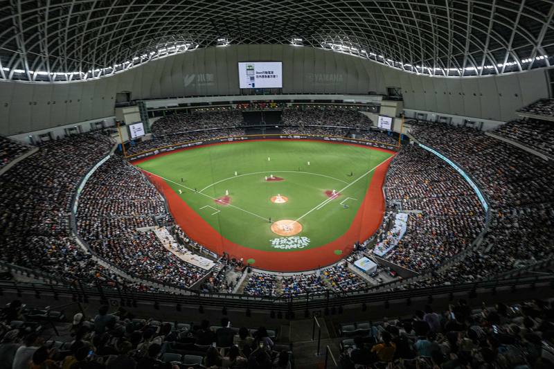 日本研究指出，長者多觀看運動賽事有助於刺激多巴胺分泌、降低憂鬱風險。圖2026中華職棒明星對抗賽首日，場內氣氛熱烈。