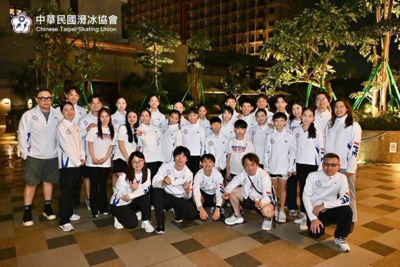 2026年亞洲公開花式滑冰錦標賽5日在印尼雅加達落幕，台灣代表隊共派21名選手出賽，拿下1金5銀2銅。（台灣代表隊提供）