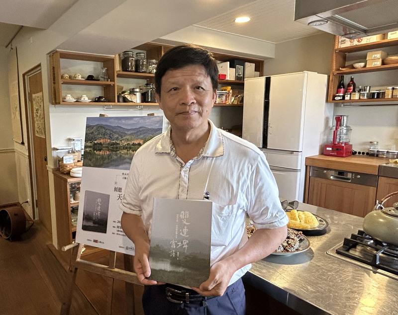 宜蘭慧燈中學教師、地方文史工作者陳胡彥完成「雙連埤霧語」一書，新書發表會6日舉行，他表示「每一個偏鄉、偏村都是台灣史的縮影，而且獨一無二」，希望這本書可以喚起更多人開始書寫並重視村落的歷史。