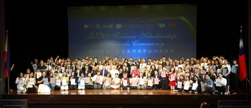 Scholarship recipients pose for a group photo at the 2026 Taiwan Scholarship Awards Ceremony held by the Taipei Economic and Cultural Office in Makati City, the Philippines, on Thursday.