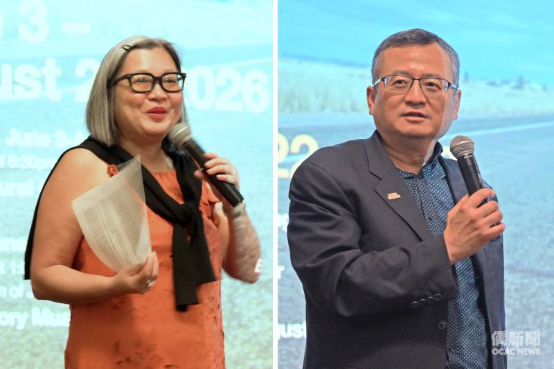 芝加哥國際影展常務董事Vivian Teng (左) 與類延峰 (右) 致詞。