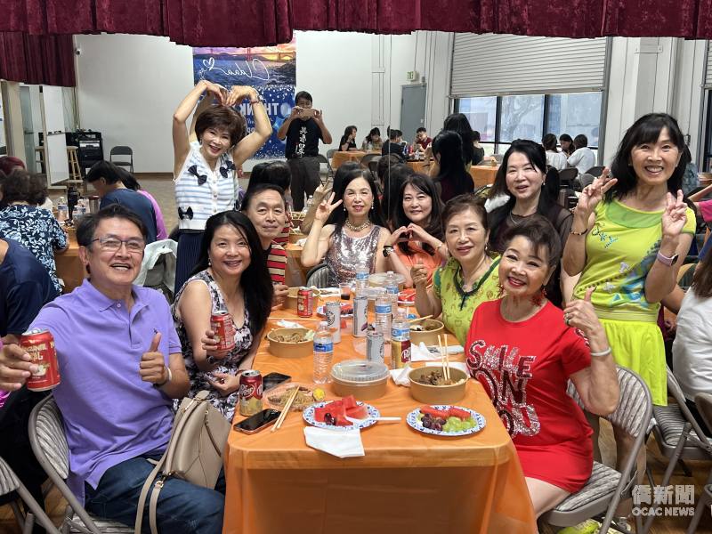 學員享用美食。