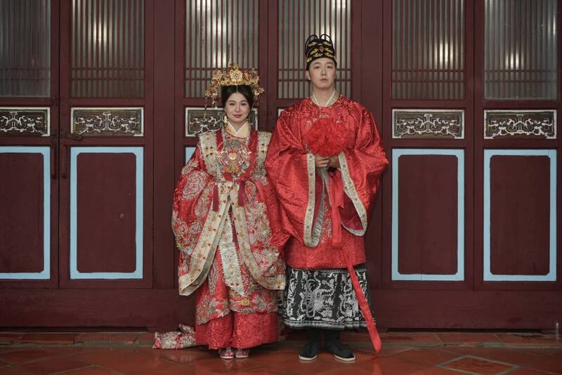 面臨國旅觀光困境，擁有特色閩南式建築的墾丁青年活動中心，與婚紗品牌「蘇拉蜜」合作，推出古風婚禮專案。