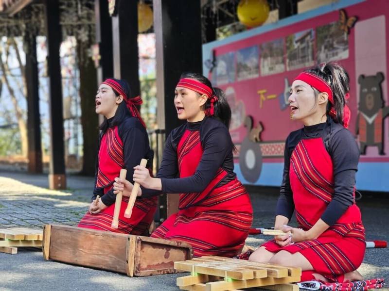 參山國家風景區管理處8月中旬至10月期間，將在谷關遊客中心推出「谷關地區原民歌舞展演及原民工藝DIY活動」，展現泰雅族獨特文化魅力。（參山處提供）