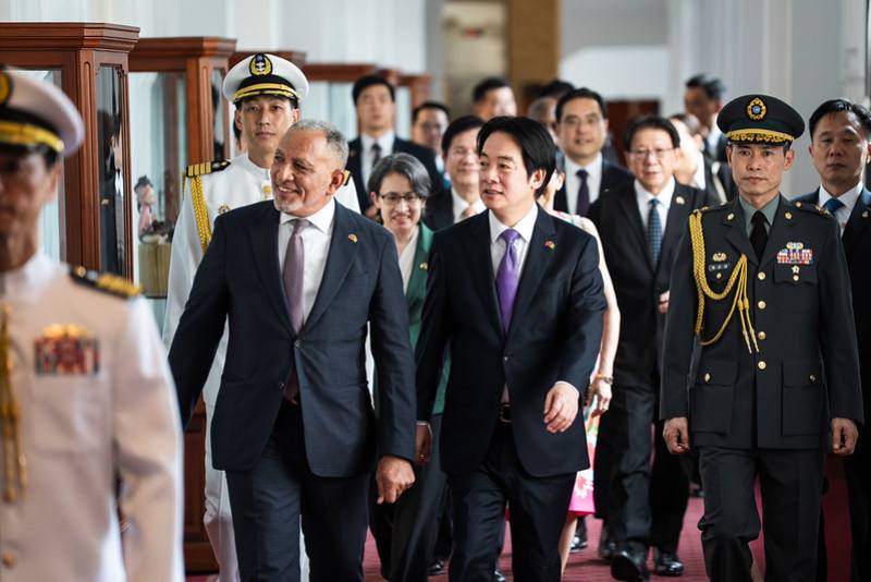 11日下午繼以軍禮歡迎聖文森及格瑞那丁總理傅萊德伉儷後，賴清德總統偕同蕭美琴副總統在總統府與傅萊德總理進行雙邊會晤
