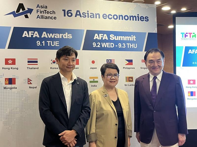 亞洲金融科技聯盟（AFA）高峰會聚焦金融科技及供應鏈議題。由左至右依序是AFA秘書長蕭滙宗、AFA主席蔡玉玲、鈺創董事長盧超群。