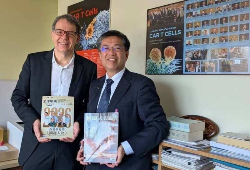 唐獎教育基金會執行長陳振川（右）日前拜訪2026年生技醫藥獎得主米歇爾．薩德蘭（Michel Sadelain）（左），薩德蘭表示，非常期待9月訪台交流行程。（唐獎教育基金會提供）