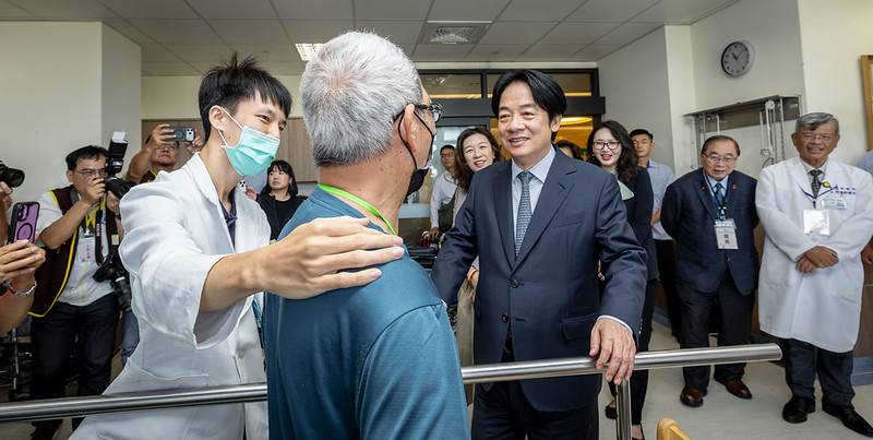 賴清德總統14日上午前往彰化出席「衛生福利部健保復健病房計畫啟航記者會」
