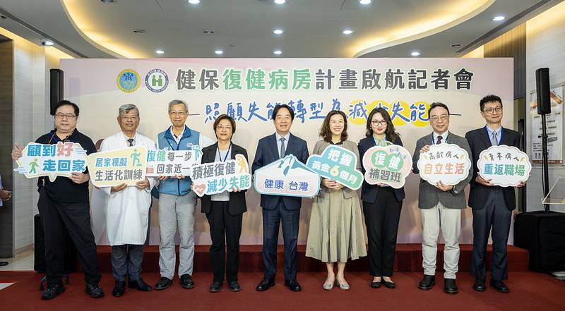 總統與出席貴賓合影