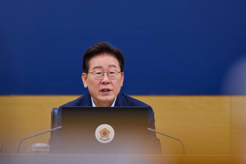 韓國總統李在明13日表示，韓國的社會資源長期集中於房地產，已經成為威脅國民生活的問題。圖為李在明11日主持國務會議。（青瓦台提供）