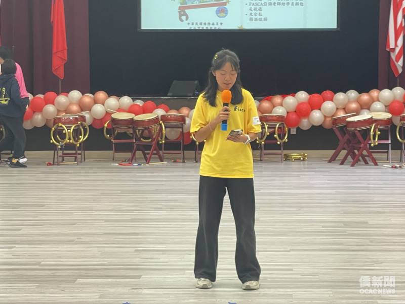 顧宥瑞參與海外青年文化大使（FASCA）舊金山分會新生訓練，代表新生發表感言。(顧宥瑞提供)