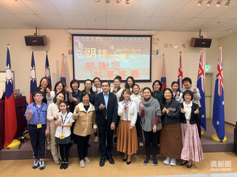 昆士蘭華語文教師聯誼會工作團隊合影。