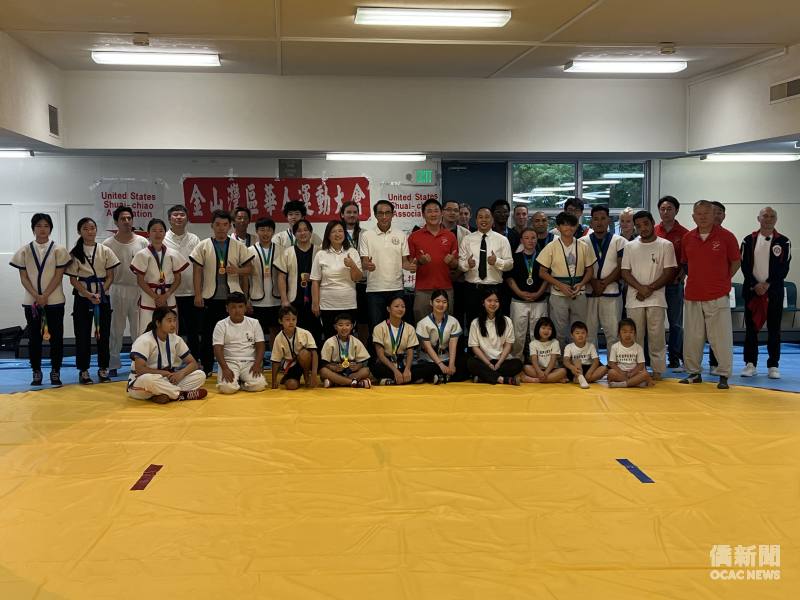 「2026華運摔角比賽」優勝選手全體合影。