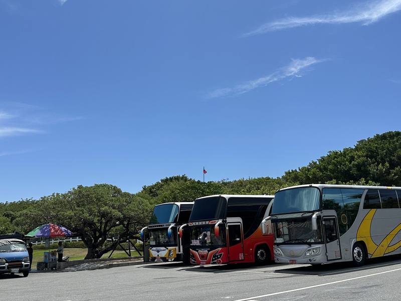 花蓮縣政府推出「花蓮國內團體旅遊3.0秋冬獎勵方案」，自9月1日起開跑。20人（含）以上住宿花蓮合法旅宿2晚以上，每團可獲新台幣2.5萬元獎勵；9月至10月期間，行程如再納入指定客家旅遊地點，每團加碼5000元，最高可獲3萬元。