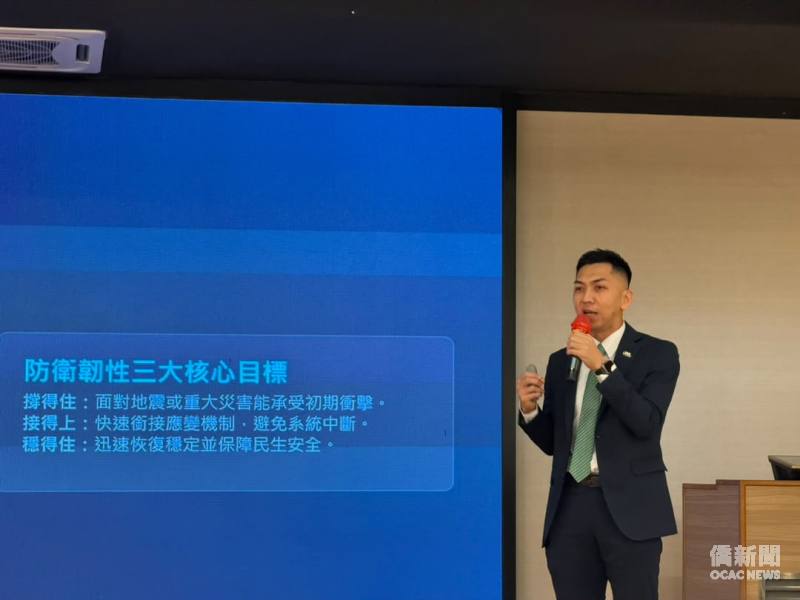僑務組組長廖建勛引導與會人員就緊急應變機制進行深入交流。