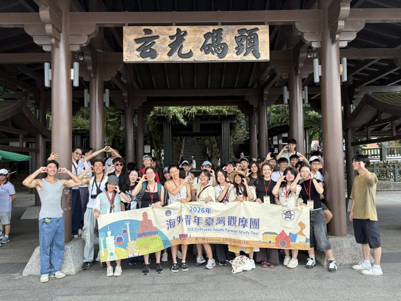 Group photo at Xuanguang Pier during the visit to Sun Moon Lake.